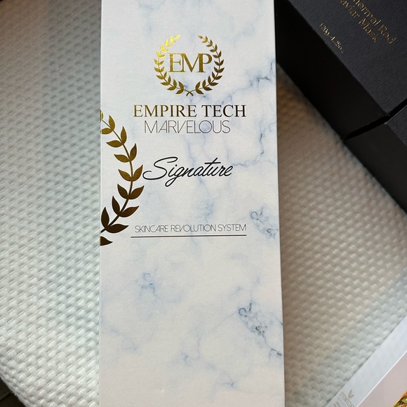 empire tech Other - Marvelous Signature Skincare System - White and Gold